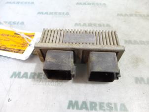 Begagnade Glödstiftsrelä Renault Espace (JK) 3.0 dCi V6 24V Pris € 25,00 Marginaltabell erbjuds av Maresia Parts