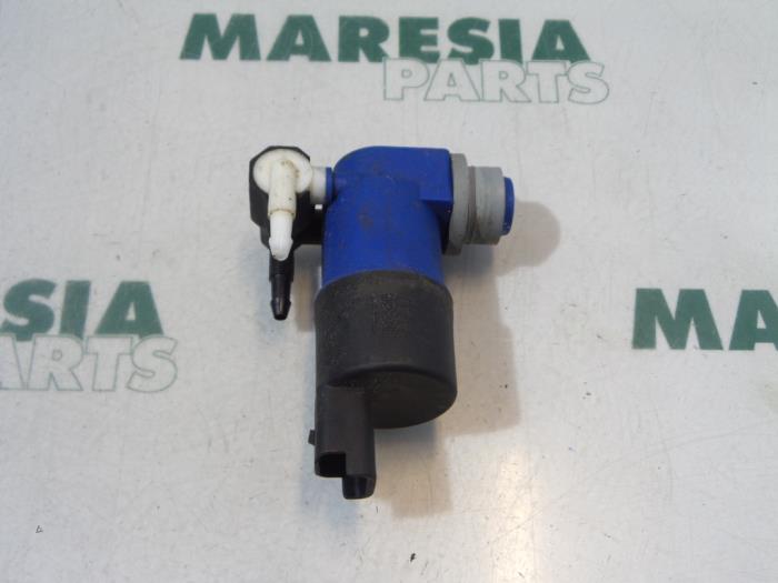Pump, vindrutespolare från en Renault Clio III (BR/CR) 1.2 16V TCe 100 2008