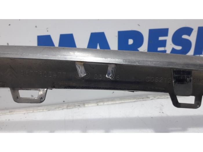 Dekorstripe från en Citroën Berlingo 1.6 Hdi 90 Phase 2 2014