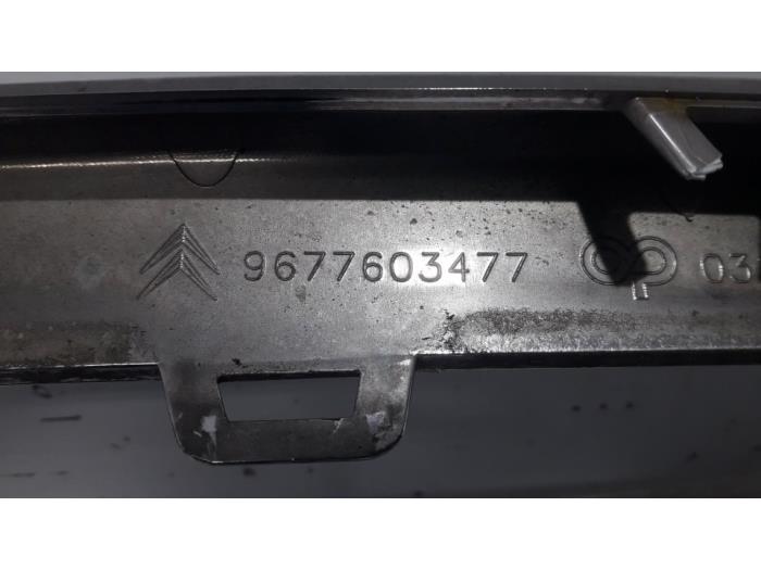 Dekorstripe från en Citroën Berlingo 1.6 Hdi 90 Phase 2 2014
