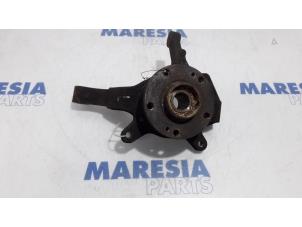 Begagnade Spindel, vänster fram Renault Clio II (BB/CB) 3.0 V6 24V Sport Pris € 50,00 Marginaltabell erbjuds av Maresia Parts