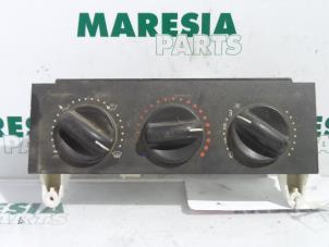 Gebruikte Chaufage Bedieningspaneel Renault Kangoo (KC) 1.9 dTi Prijs € 20,00 Margeregeling aangeboden door Maresia Parts