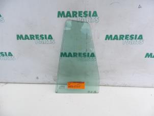 Begagnade Sidofönster, vänster bak Renault Laguna II Grandtour (KG) 1.8 16V Pris € 25,00 Marginaltabell erbjuds av Maresia Parts