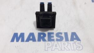 Używane Zestaw cewek zaplonowych Renault Espace (JE) 2.0i RTE,RXE Cena € 15,00 Procedura marży oferowane przez Maresia Parts