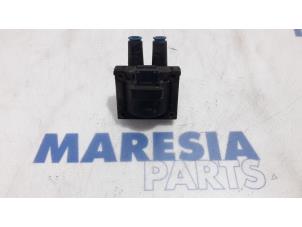 Używane Zestaw cewek zaplonowych Renault Espace (JE) 2.0i RTE,RXE Cena € 15,00 Procedura marży oferowane przez Maresia Parts