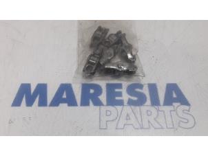 Używane Zapadka Peugeot 308 SW (L4/L9/LC/LJ/LR) 1.6 BlueHDi 120 Cena € 30,00 Procedura marży oferowane przez Maresia Parts