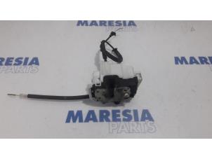 Gebruikte Deurslot Mechaniek 4Deurs links-achter Alfa Romeo 159 (939AX) 2.2 JTS 16V Prijs € 35,00 Margeregeling aangeboden door Maresia Parts