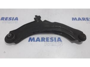Gebruikte Draagarm onder links-voor Renault Clio IV Estate/Grandtour (7R) 1.5 Energy dCi 90 FAP Prijs € 20,00 Margeregeling aangeboden door Maresia Parts