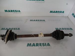 Gebruikte Aandrijfas links-voor Renault Laguna I (B56) 1.8 Prijs € 35,00 Margeregeling aangeboden door Maresia Parts