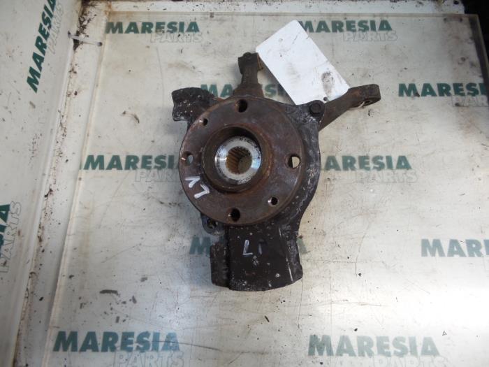 Fusee links-voor van een Fiat Seicento (187) 1.1 SPI Hobby,Young 1999