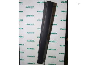 Używane Element zderzaka srodkowy tyl Fiat Doblo (223A/119) 1.6 16V Cena € 35,00 Procedura marży oferowane przez Maresia Parts