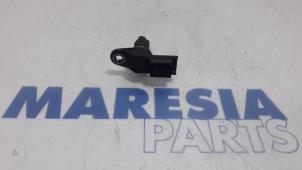Gebruikte Sensor Nokkenas Renault Trafic New (FL) 2.0 dCi 16V 115 Prijs € 36,30 Inclusief btw aangeboden door Maresia Parts
