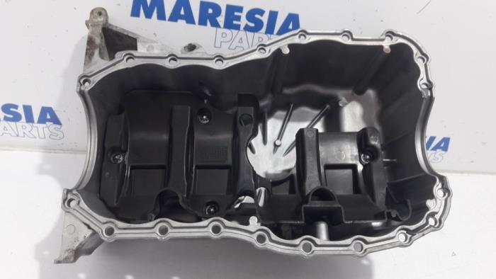 Oljetråg från en Dacia Logan MCV (KS) 1.6 16V 2007