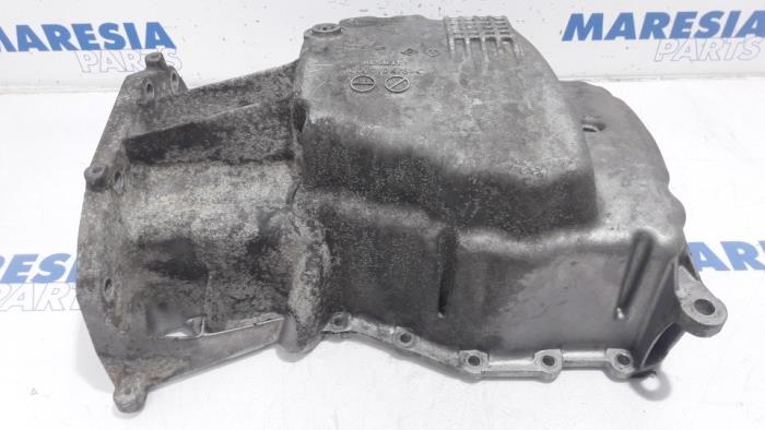 Oljetråg från en Dacia Logan MCV (KS) 1.6 16V 2007