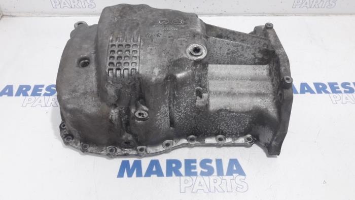 Oljetråg från en Dacia Logan MCV (KS) 1.6 16V 2007