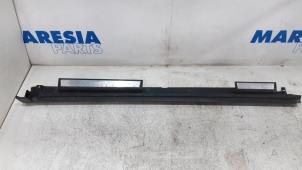 Gebruikte Zijskirt links Lancia Delta (844) 1.6 D Multijet 16V 120 Prijs € 75,00 Margeregeling aangeboden door Maresia Parts