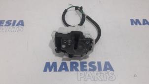 Używane Mechanizm blokady drzwi prawych przednich wersja 4-drzwiowa Alfa Romeo 159 Sportwagon (939BX) 2.4 JTDm 20V Cena € 40,00 Procedura marży oferowane przez Maresia Parts