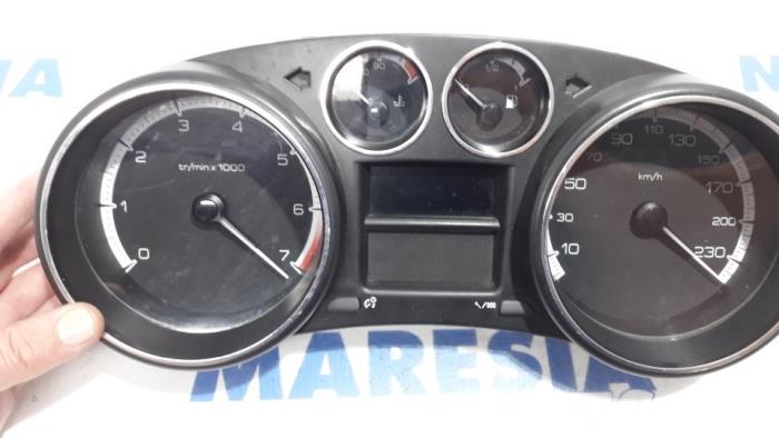 Instrumentpanel från en Peugeot 308 (4A/C) 1.6 VTI 16V 2010