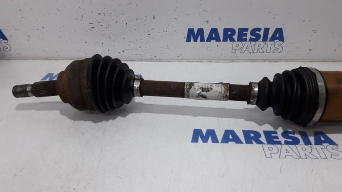 Drivaxel, höger fram från en Citroën C6 (TD) 2.2 HdiF 16V 2007