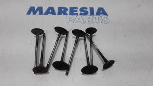 Begagnade Topplock Renault Scénic III (JZ) 1.4 16V TCe 130 Pris € 25,00 Marginaltabell erbjuds av Maresia Parts