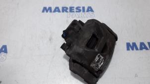 Używane Zacisk hamulcowy prawy przód Peugeot 5008 I (0A/0E) 1.6 HDiF 16V Cena € 13,99 Procedura marży oferowane przez Maresia Parts