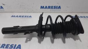 Gebruikte Veerpoot rechts-voor Renault Talisman (RFDL) 1.6 Energy TCe 150 EDC Prijs € 131,25 Margeregeling aangeboden door Maresia Parts