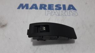 Gebruikte Schakelaar Peugeot 207 SW (WE/WU) 1.4 16V Vti Prijs € 35,00 Margeregeling aangeboden door Maresia Parts