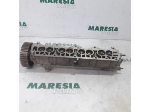 Używane Walek rozrzadu Fiat Stilo (192A/B) 1.6 16V 3-Drs. Cena € 50,00 Procedura marży oferowane przez Maresia Parts