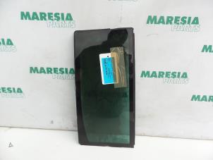 Używane Trójkatna szyba prawy tyl Renault Espace (JK) 2.0 Turbo 16V Grand Espace Cena € 50,00 Procedura marży oferowane przez Maresia Parts