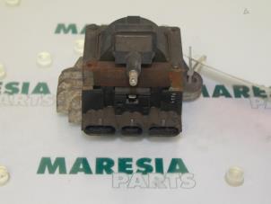 Gebruikte Bobine Renault Espace (JE) 2.0 16V Prijs € 10,00 Margeregeling aangeboden door Maresia Parts