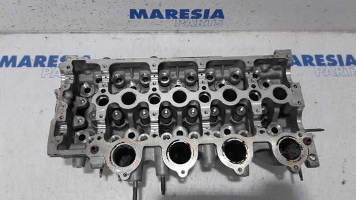 Cilinderkop van een Peugeot 508 SW (8E/8U) 2.0 HDiF 16V Autom. 2011