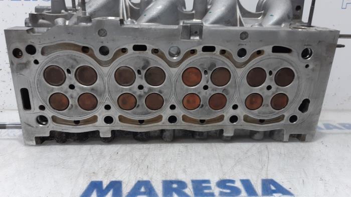 Cilinderkop van een Peugeot 508 SW (8E/8U) 2.0 HDiF 16V Autom. 2011