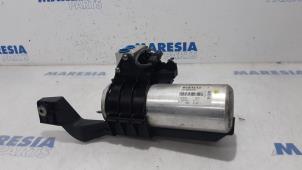 Begagnade Torkare, luftkonditionering Renault Zoé (AG) 46kW Pris € 105,00 Marginaltabell erbjuds av Maresia Parts