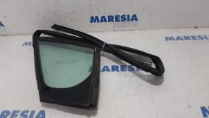 Używane Trójkatna szyba lewy przód Peugeot 308 (4A/C) 1.6 VTI 16V Cena € 45,00 Procedura marży oferowane przez Maresia Parts