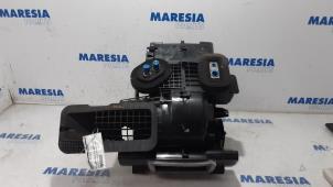 Begagnade Värmarhus Renault Clio IV Estate/Grandtour (7R) 1.5 Energy dCi 90 FAP Pris € 164,95 Marginaltabell erbjuds av Maresia Parts