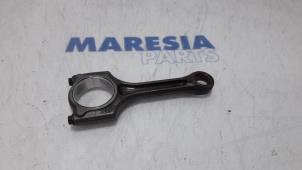 Używane Tlok Peugeot RCZ (4J) 1.6 16V THP Cena € 80,00 Procedura marży oferowane przez Maresia Parts