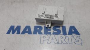 Gebruikte Navigatie Module Renault Clio IV Estate/Grandtour (7R) 1.2 TCE 16V GT EDC Prijs € 80,00 Margeregeling aangeboden door Maresia Parts