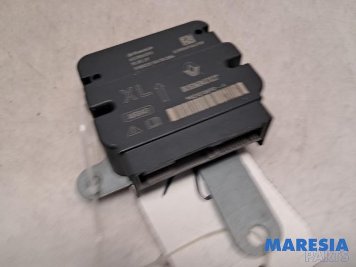 Airbagmodul från en Renault Clio IV Estate/Grandtour (7R) 1.5 Energy dCi 90 FAP 2015