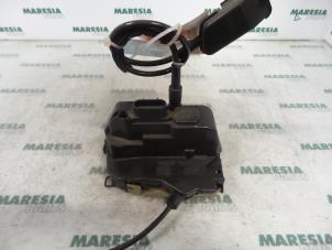 Begagnade Dörrmekanism, 4-dörrars, höger bak Renault Laguna II Grandtour (KG) 1.9 dCi 120 Pris € 30,00 Marginaltabell erbjuds av Maresia Parts