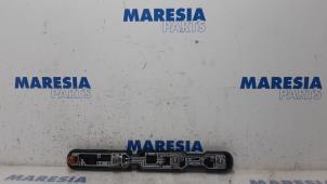 Gebruikte Fitting Achterlicht links Renault Master III (FV) 2.3 dCi 100 16V FWD Prijs € 36,30 Inclusief btw aangeboden door Maresia Parts