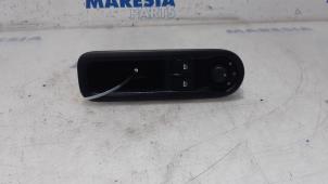 Begagnade Flerfunktionsbrytare, fönster Renault Twingo II (CN) 1.2 16V Pris € 30,00 Marginaltabell erbjuds av Maresia Parts
