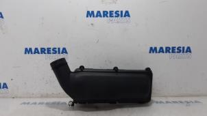 Gebruikte Luchtfilterhuis Peugeot 5008 I (0A/0E) 1.6 THP 16V Prijs € 25,00 Margeregeling aangeboden door Maresia Parts