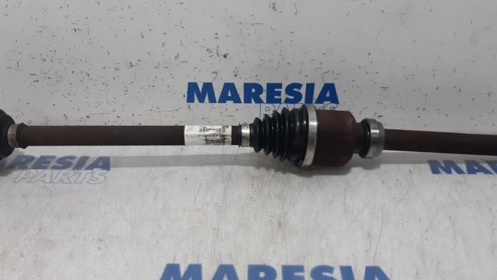 Drivaxel, höger fram från en Citroën C4 Grand Picasso (3A) 1.2 12V PureTech 130 2015