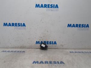 Gebruikte Computer esp Peugeot 307 CC (3B) 2.0 16V Prijs € 40,00 Margeregeling aangeboden door Maresia Parts