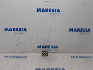 Begagnade Vipparm Fiat Ducato (250) 2.3 D 120 Multijet Pris € 30,25 Inklusive moms erbjuds av Maresia Parts