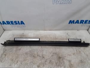 Gebruikte Zijskirt links Lancia Delta (844) 1.4 MultiAir 16V Prijs € 75,00 Margeregeling aangeboden door Maresia Parts