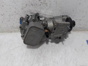 Używane Uchwyt filtra oleju Peugeot 308 SW (L4/L9/LC/LJ/LR) 1.6 BlueHDi 120 Cena € 75,00 Procedura marży oferowane przez Maresia Parts