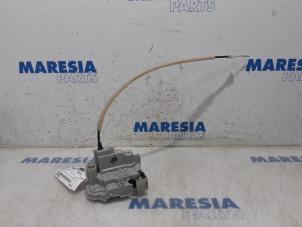 Begagnade Dörrmekanism, 4-dörrars, höger bak Lancia Delta (844) 1.4 MultiAir 16V Pris € 40,00 Marginaltabell erbjuds av Maresia Parts