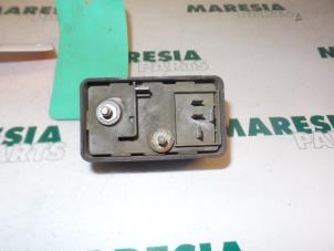 Gebruikte Gloeirelais Fiat Uno diesel (146A/E) 1.7 60 D Prijs € 25,00 Margeregeling aangeboden door Maresia Parts