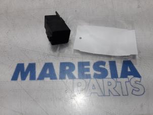 Begagnade Relä Opel Combo 1.3 CDTI 16V ecoFlex Pris € 20,00 Marginaltabell erbjuds av Maresia Parts